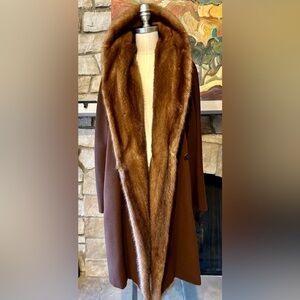 Maxmara whiskey mink collared coat from the 90s size 4-6